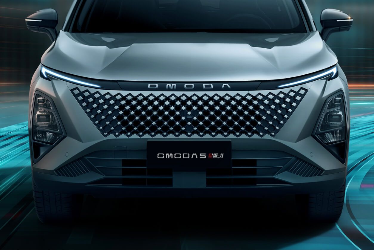 Parrilla frontal con diseño en X